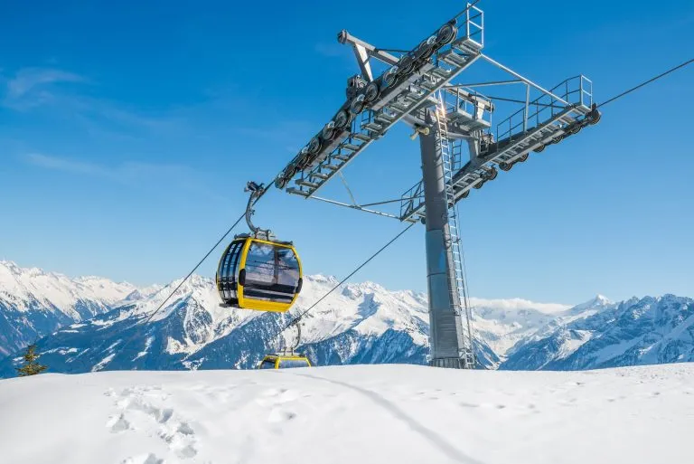 Kabellyftar i skidorten Mayrhofen - Zillertal-regionen, Österrike