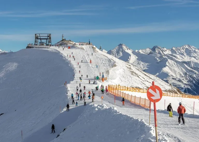 Estación de esquí de un valle de Zillertal - región de Mayrhofen, Austria