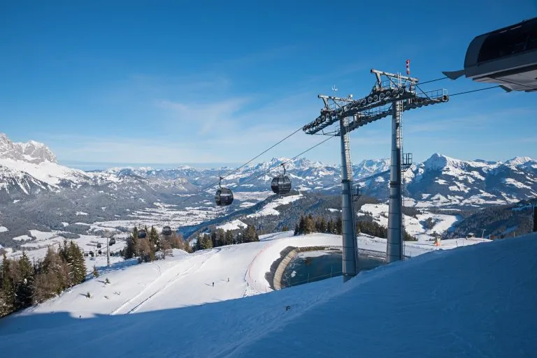 teleférico Hartkaiser, estación de esquí Ellmau tirol en invierno