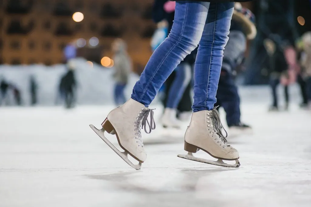la chica de los patines de hockey